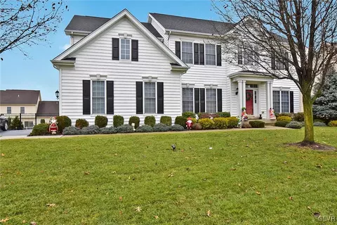 5325 Stenton Dr, Bethlehem, PA 18017 photo 2