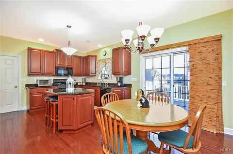 5325 Stenton Dr, Bethlehem, PA 18017 photo 9