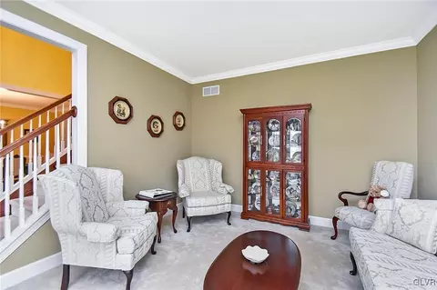 5325 Stenton Dr, Bethlehem, PA 18017 photo 6