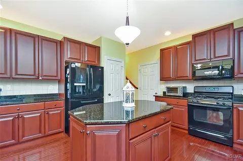 5325 Stenton Dr, Bethlehem, PA 18017 photo 11