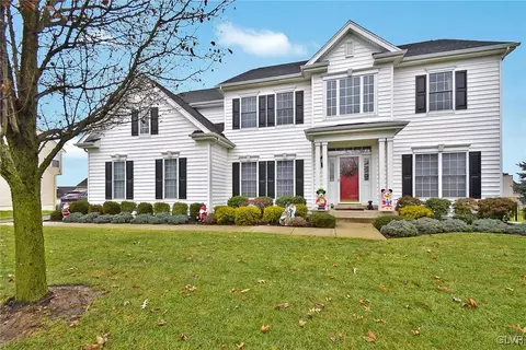 5325 Stenton Dr, Bethlehem, PA 18017 photo 1