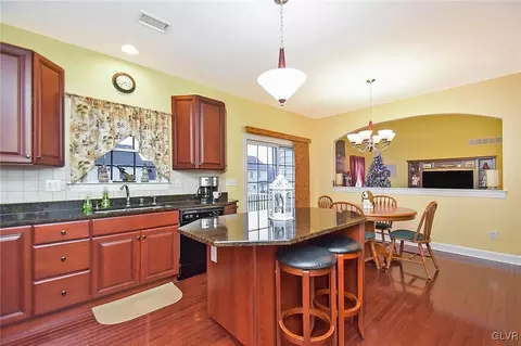 5325 Stenton Dr, Bethlehem, PA 18017 photo 12