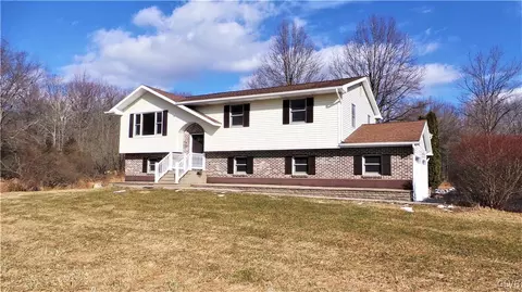 1086 Smith Gap Rd, Bath, PA 18014 photo 1