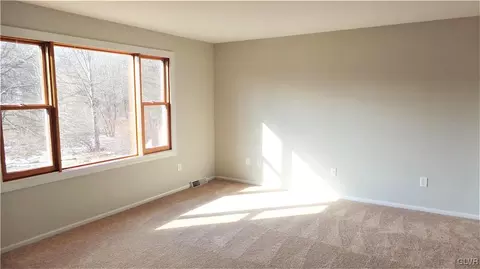 1086 Smith Gap Rd, Bath, PA 18014 photo 5
