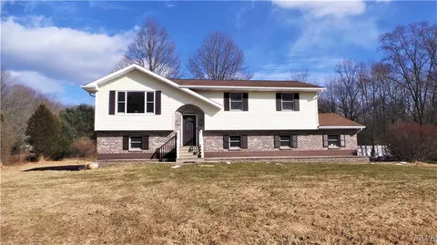 1086 Smith Gap Rd, Bath, PA 18014 photo 2