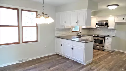 1086 Smith Gap Rd, Bath, PA 18014 photo 6