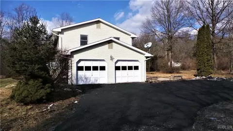1086 Smith Gap Rd, Bath, PA 18014 photo 3
