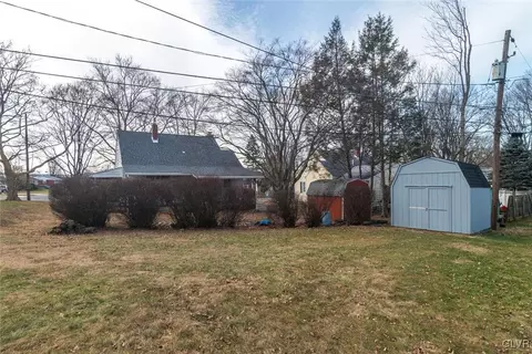 408 Willow Rd, Hellertown, PA 18055 photo 4