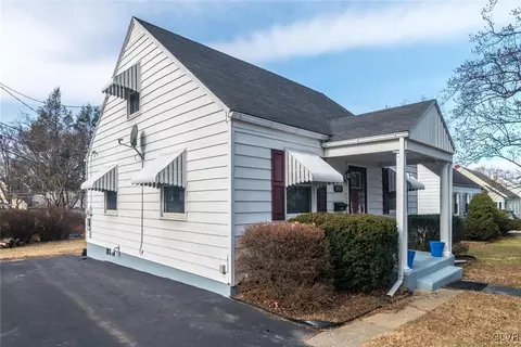 408 Willow Rd, Hellertown, PA 18055 photo 2
