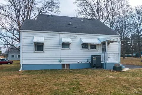 408 Willow Rd, Hellertown, PA 18055 photo 3