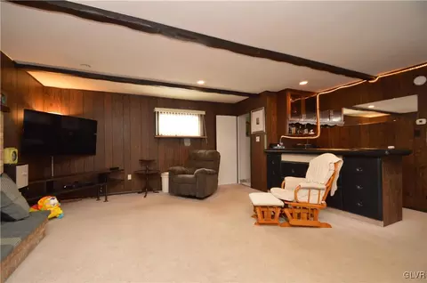 327 E Wall St, Bethlehem, PA 18018 photo 4