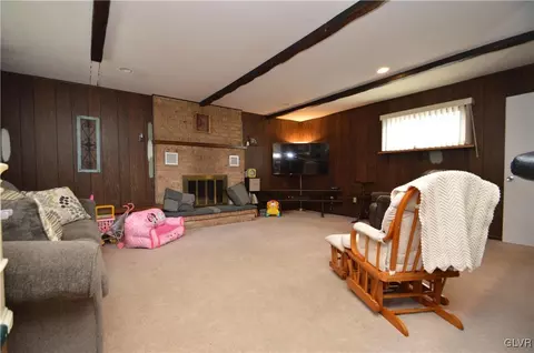 327 E Wall St, Bethlehem, PA 18018 photo 2