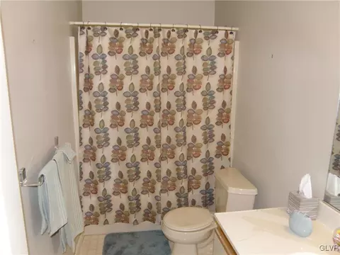 4718 Cheryl Dr, Bethlehem, PA 18017 photo 12