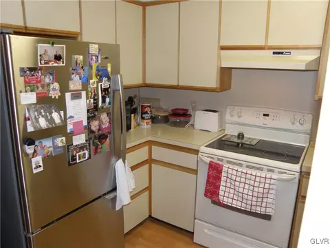 4718 Cheryl Dr, Bethlehem, PA 18017 photo 4