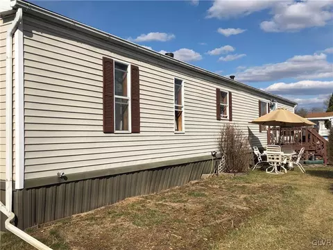 231 Juniper Xing, East Allen Twp, PA 18014 photo 2