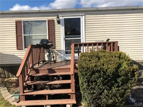 231 Juniper Xing, East Allen Twp, PA 18014 photo 3