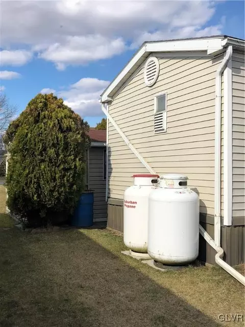 231 Juniper Xing, East Allen Twp, PA 18014 photo 4