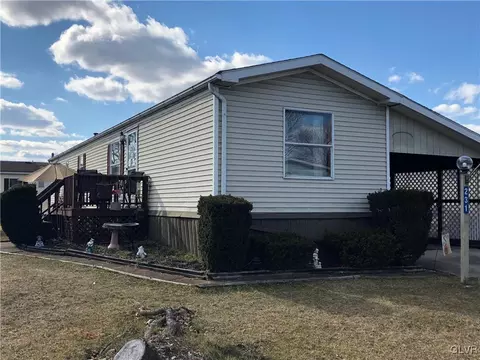 231 Juniper Xing, East Allen Twp, PA 18014 photo 1