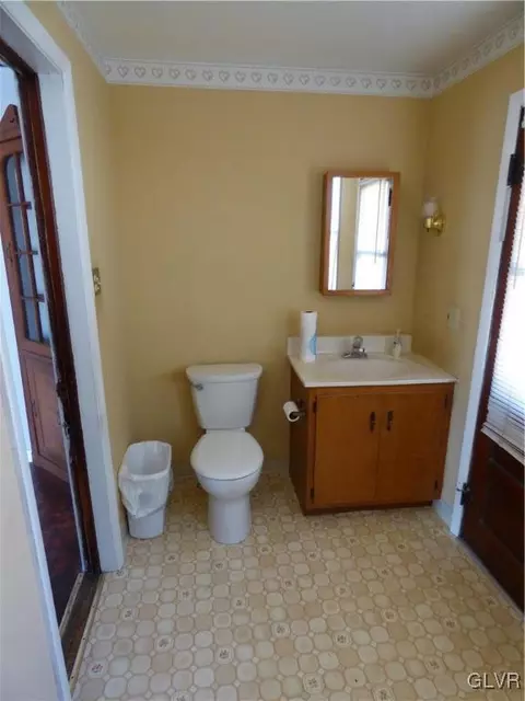 151 Northampton St, Bath, PA 18014 photo 11