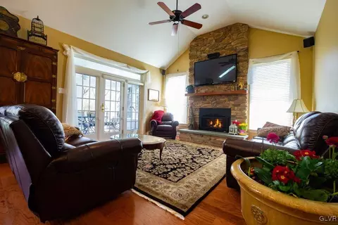 4741 Pinehurst Cir, Bethlehem, PA 18015 photo 3
