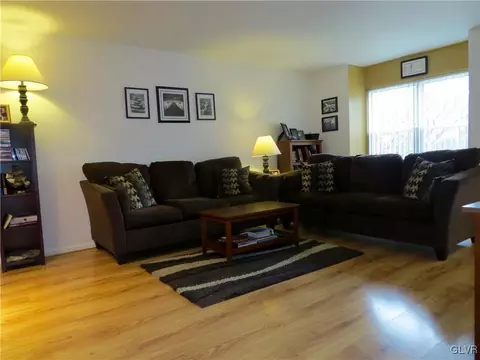 125 Commonwealth Dr, Bethlehem, PA 18020 photo 7