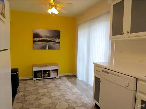 125 Commonwealth Dr, Bethlehem, PA 18020 photo 12