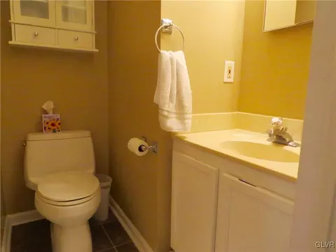 125 Commonwealth Dr, Bethlehem, PA 18020 photo 13