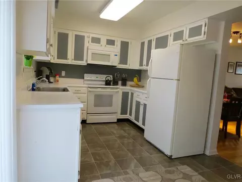 125 Commonwealth Dr, Bethlehem, PA 18020 photo 8