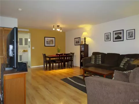 125 Commonwealth Dr, Bethlehem, PA 18020 photo 3