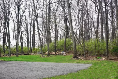 275 S Egg Rd, Bath, PA 18014 photo 23