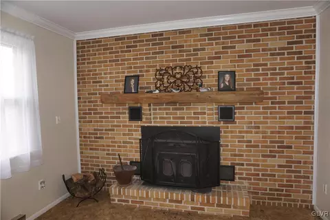 275 S Egg Rd, Bath, PA 18014 photo 4