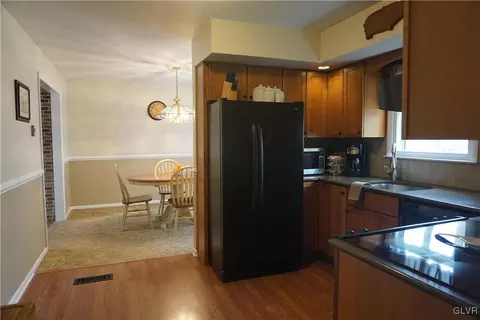 275 S Egg Rd, Bath, PA 18014 photo 9