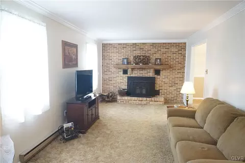 275 S Egg Rd, Bath, PA 18014 photo 3