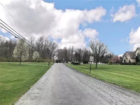 275 S Egg Rd, Bath, PA 18014 photo 2
