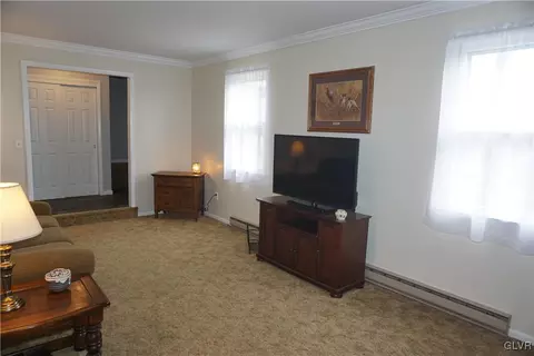 275 S Egg Rd, Bath, PA 18014 photo 5