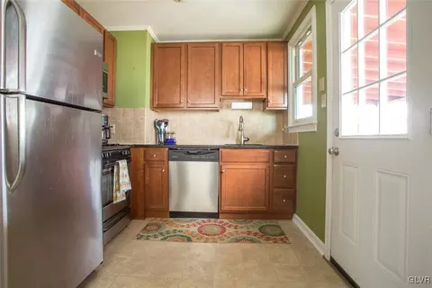 139 Cedar Rd, Hellertown, PA 18055 photo 9