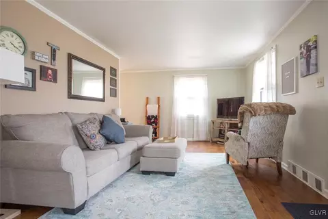 139 Cedar Rd, Hellertown, PA 18055 photo 2