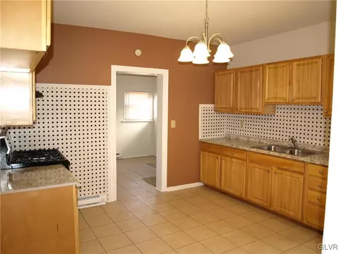 13 E Goepp St, Bethlehem, PA 18018 photo 2
