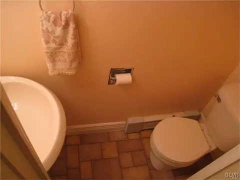 6699 Locust Rd, Bath Borough, PA 18014 photo 13