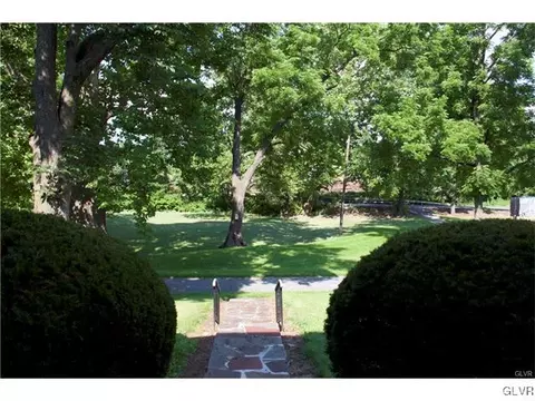 6699 Locust Rd, Bath Borough, PA 18014 photo 9