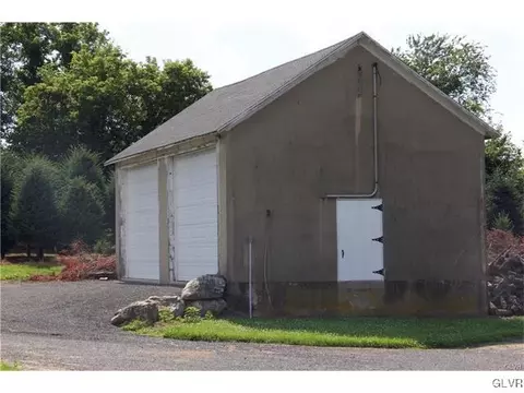6699 Locust Rd, Bath Borough, PA 18014 photo 36