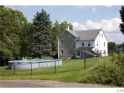 6699 Locust Rd, Bath Borough, PA 18014 photo 5