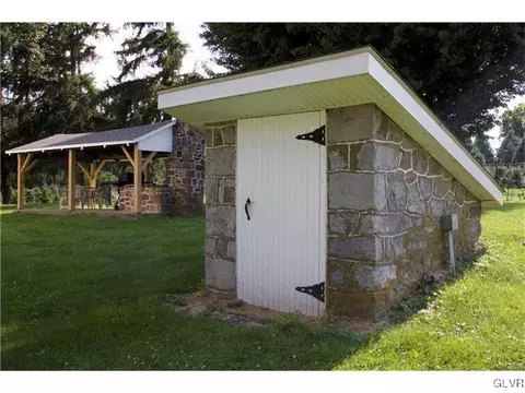 6699 Locust Rd, Bath Borough, PA 18014 photo 29