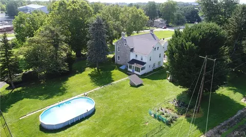 6699 Locust Rd, Bath Borough, PA 18014 photo 4