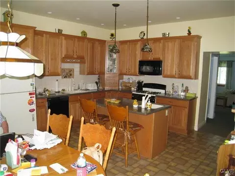 6699 Locust Rd, Bath Borough, PA 18014 photo 16