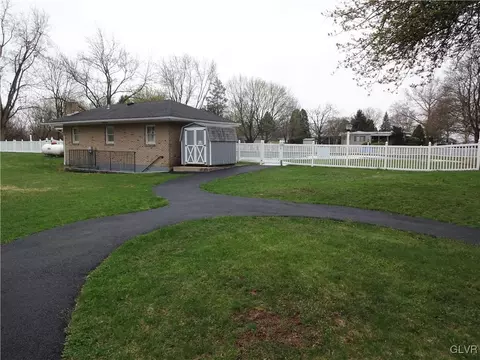 10 Brookside Dr, Bath, PA 18014 photo 40