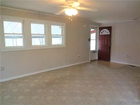 10 Brookside Dr, Bath, PA 18014 photo 5
