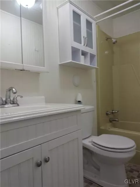 10 Brookside Dr, Bath, PA 18014 photo 26