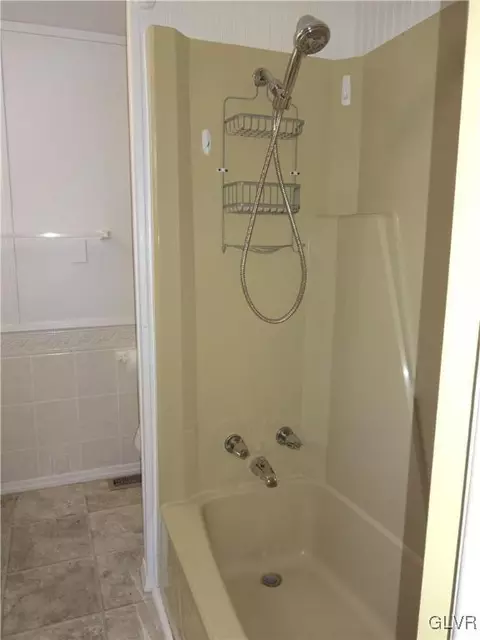 10 Brookside Dr, Bath, PA 18014 photo 32