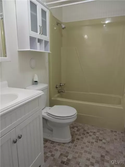 10 Brookside Dr, Bath, PA 18014 photo 25